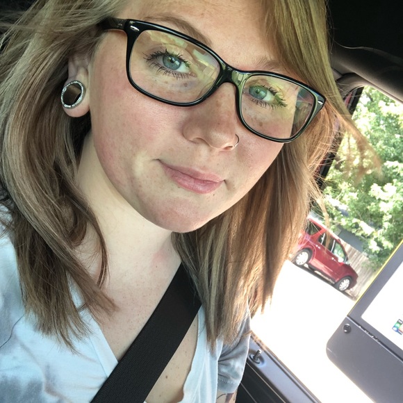 Meet your Posher, Mackenzie - Picture 1 of 1